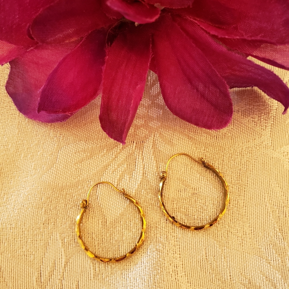 Vintage goldtone hoop earrings